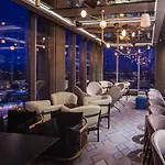 Courtyard By Marriott Center Hotel