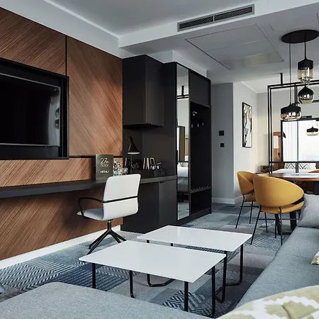 Courtyard By Marriott Center Hotel 4*