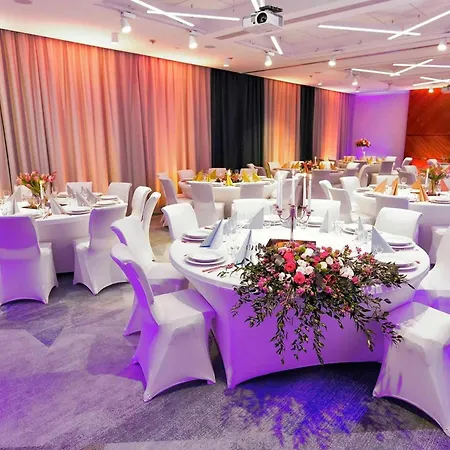 Courtyard By Marriott Center קטוביץ