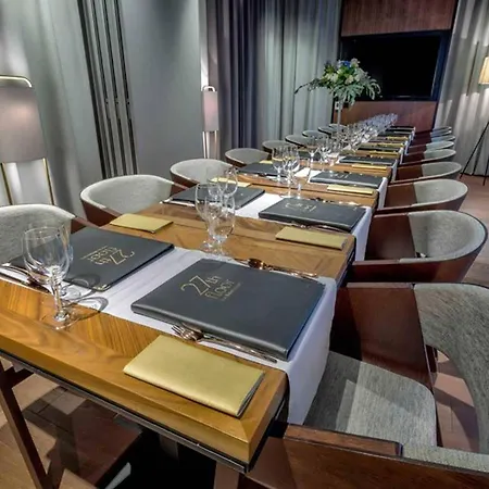 Courtyard By Marriott Center Hotel 4*