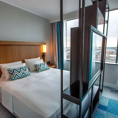 Courtyard By Marriott Center Hotel