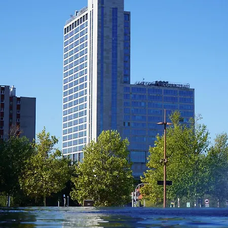 Courtyard By Marriott Center 4*