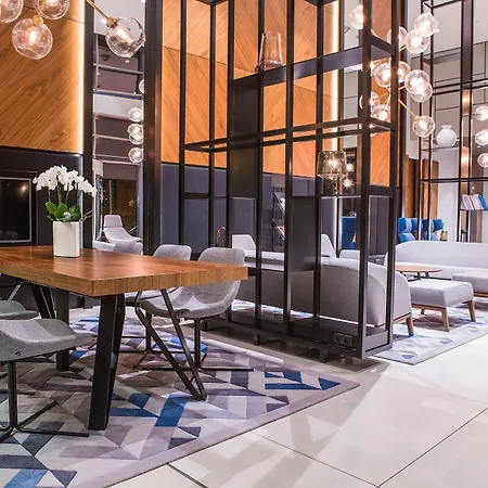 Courtyard By Marriott Center Hotel