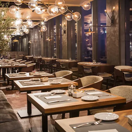 Courtyard By Marriott Center מלון