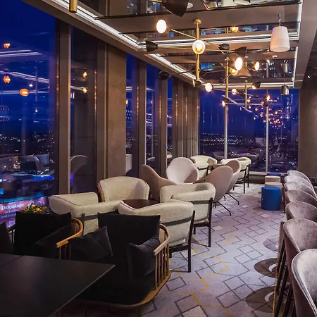 Courtyard By Marriott Center Hotel