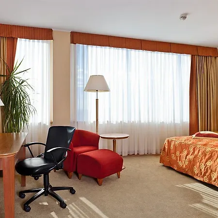 Courtyard By Marriott Center