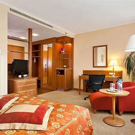 Courtyard By Marriott Center Hotel 4*