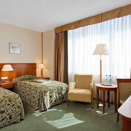 Courtyard By Marriott Center Hotel