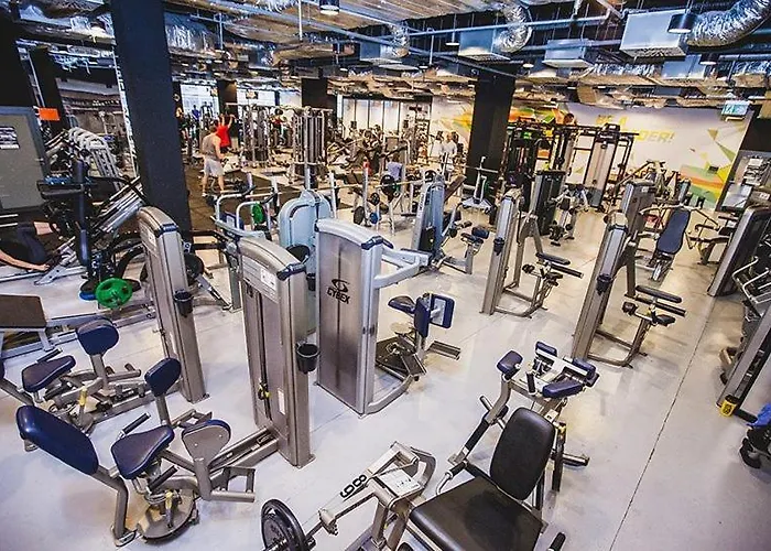 Courtyard By Marriott Center Hotel