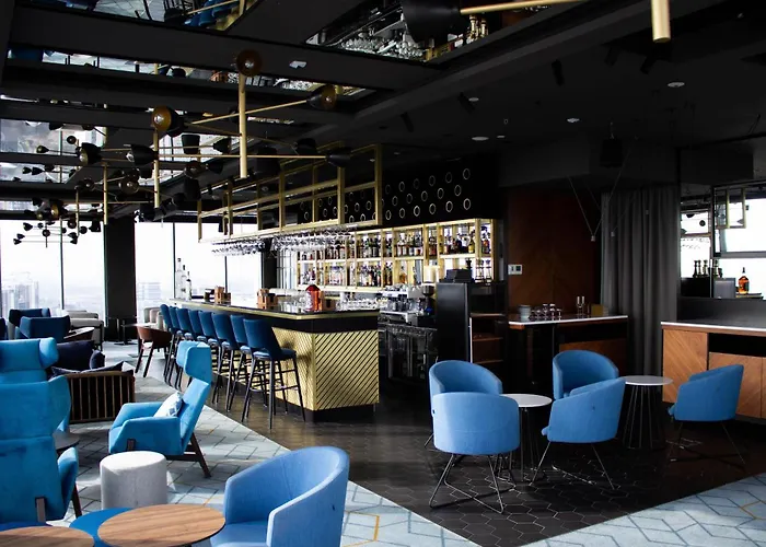 Courtyard By Marriott Center Hotel