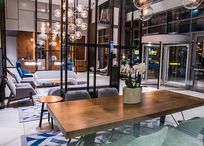 Courtyard By Marriott Center Hotel