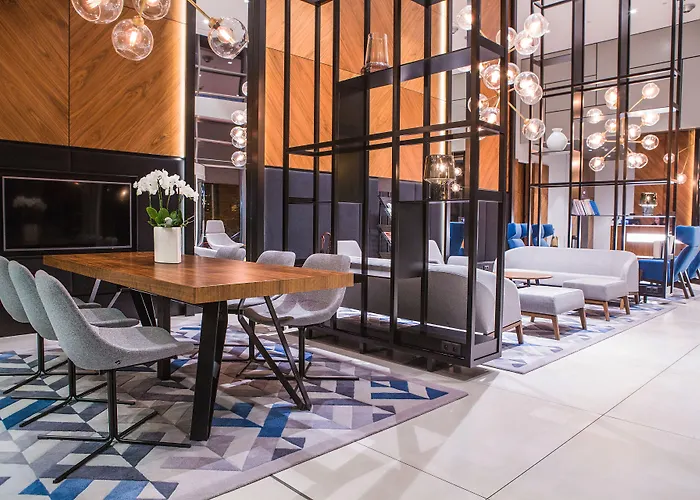 Courtyard By Marriott Center Hotel