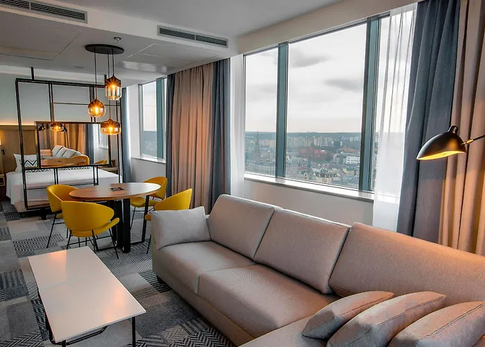 Courtyard By Marriott Center Hotel