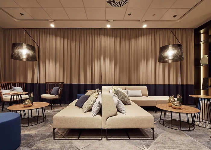 Courtyard By Marriott Center Hotel