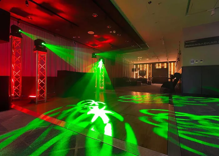 Courtyard By Marriott Center Hotel